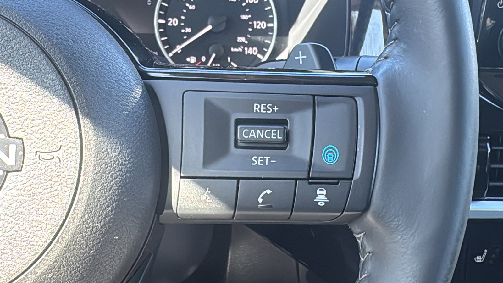 Used 2023 Nissan Pathfinder SL w/ Black Appearance Package image 23