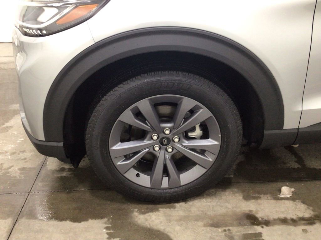 Used 2025 Ford Explorer Active w/ Active Comfort Package image 8