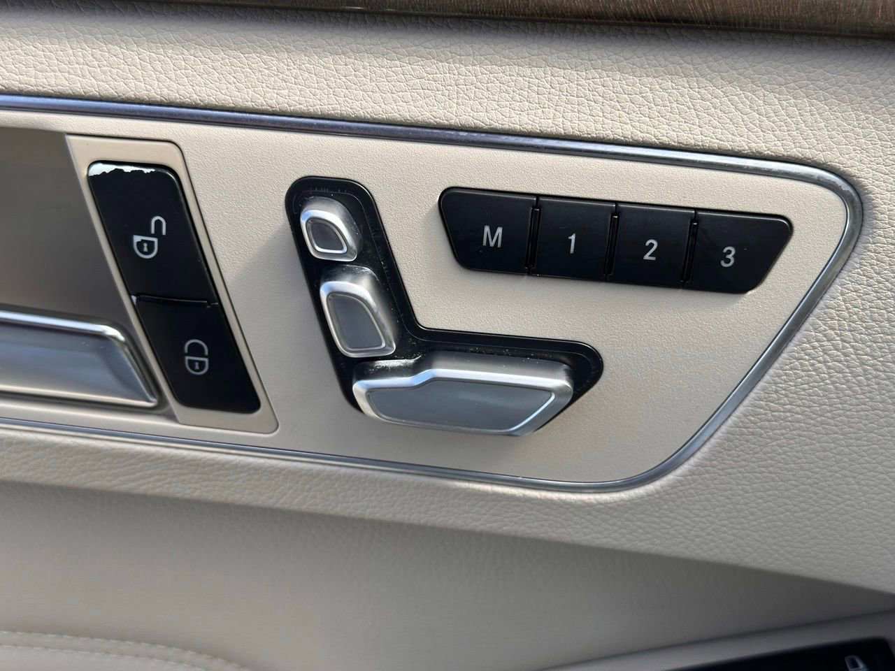 Used 2014 Mercedes-Benz E 350 4MATIC Wagon image 27