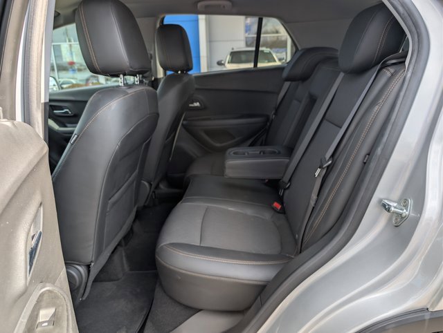 Used 2022 Chevrolet Trax LT w/ LT Convenience Package image 15