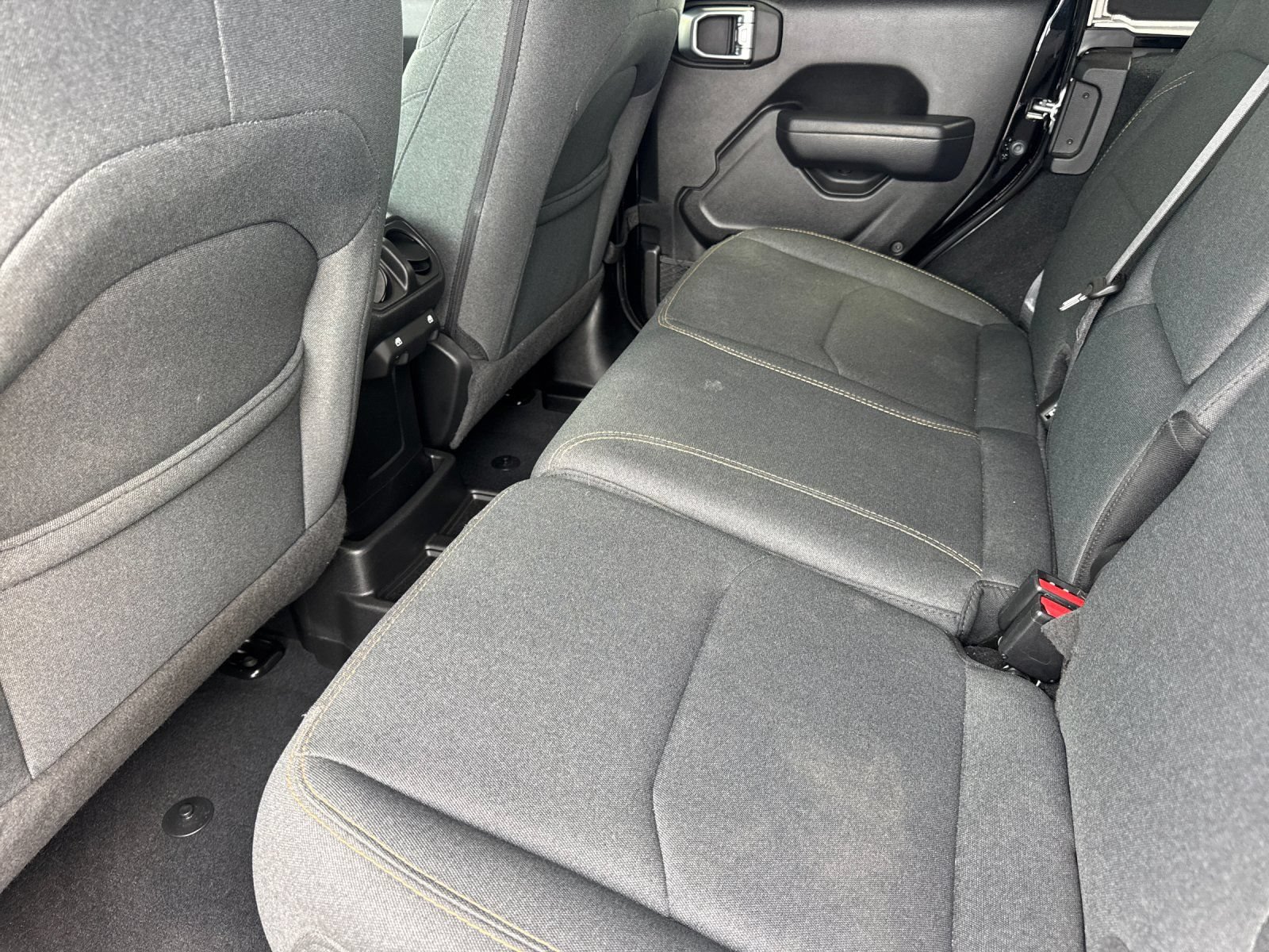 Used 2024 Jeep Wrangler Unlimited AWD/4WD image 14