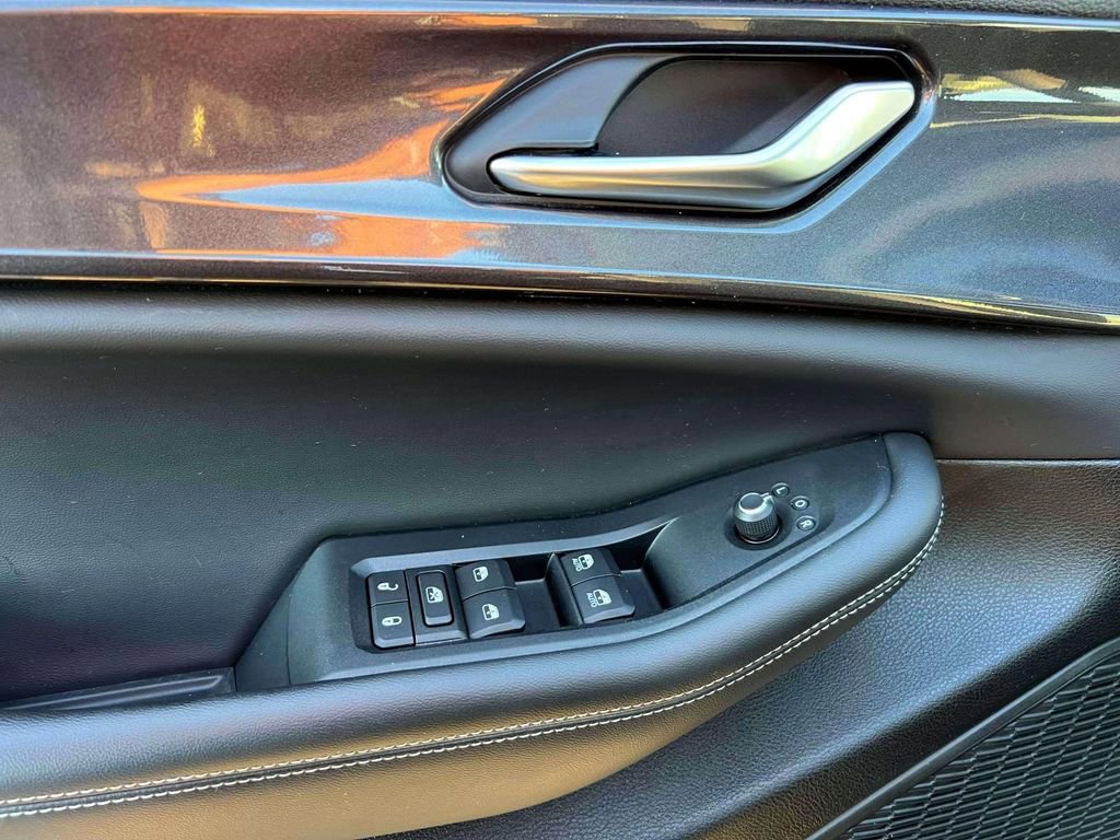 Certified 2023 Jeep Grand Cherokee L Laredo image 16