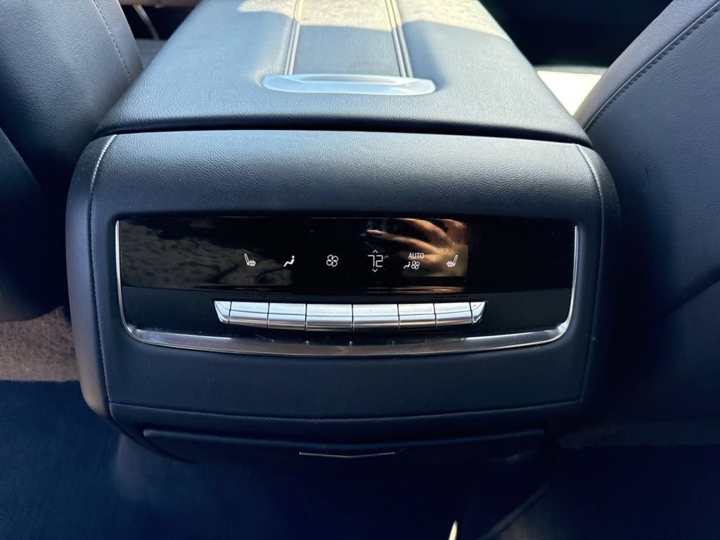 Used 2023 Cadillac Escalade Premium Luxury AWD/4WD image 46
