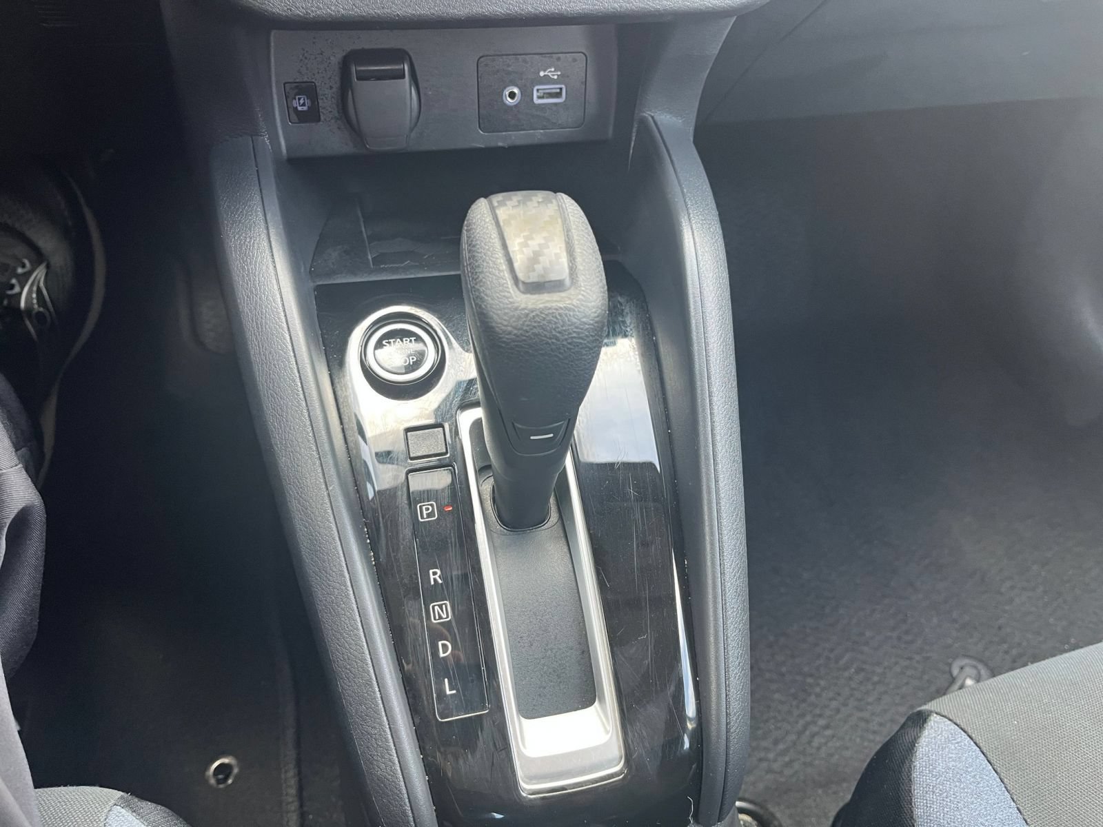 Used 2025 Nissan Versa SV FWD image 38