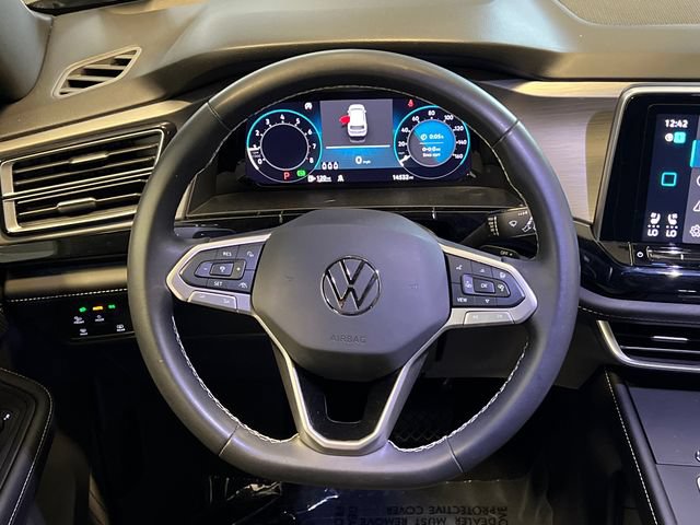 Certified 2024 Volkswagen Atlas Cross Sport SE FWD image 19