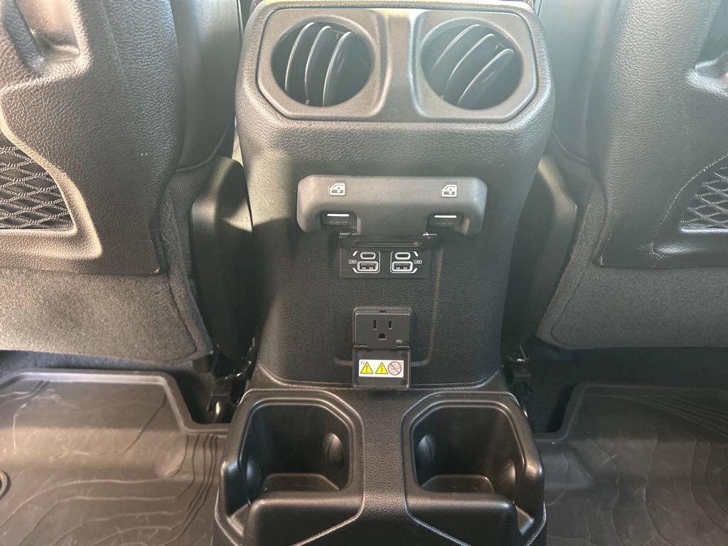 Used 2024 Jeep Gladiator Rubicon AWD/4WD image 12