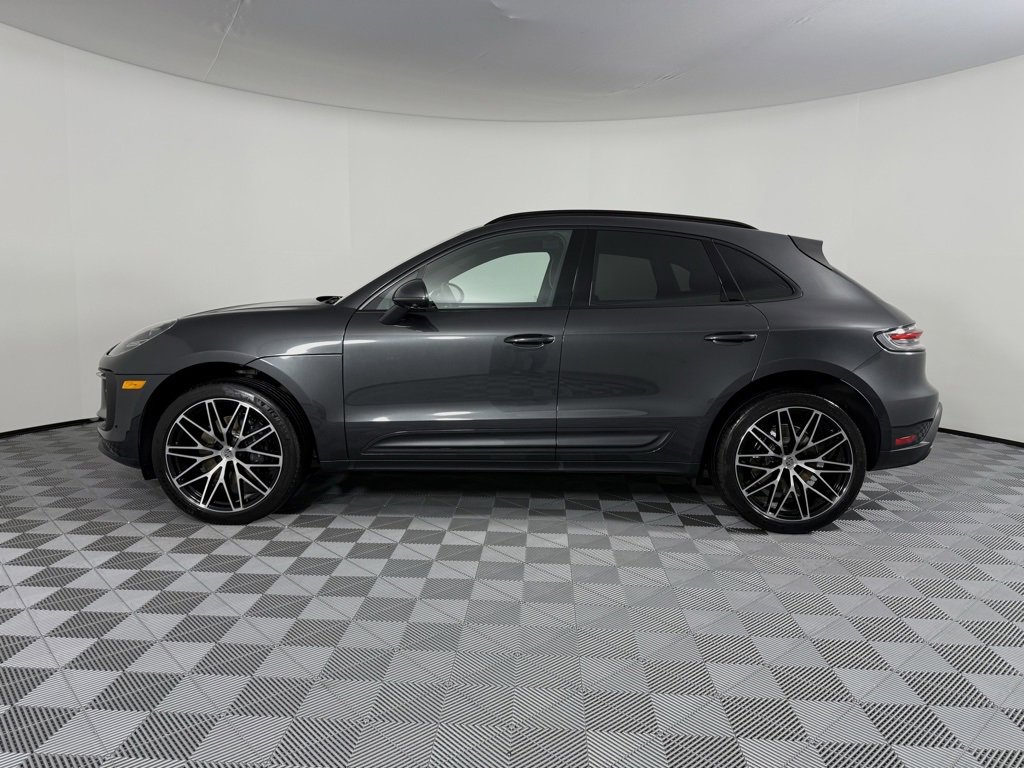 Certified 2025 Porsche Macan image 2