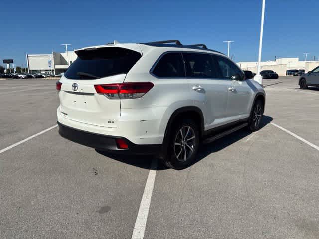 Used 2019 Toyota Highlander XLE FWD image 5