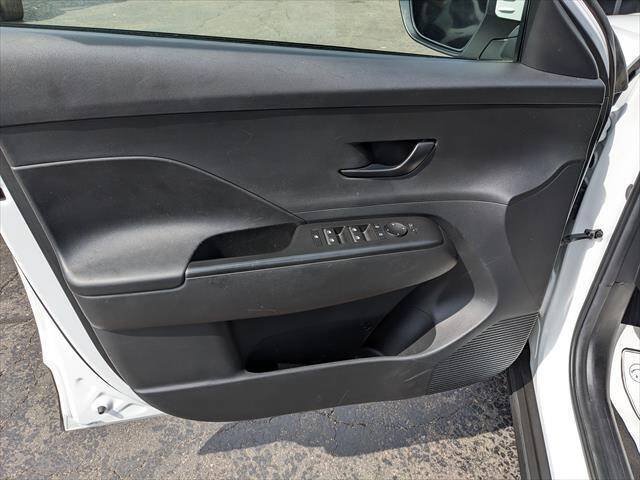 Used 2024 Hyundai Kona SEL FWD image 11