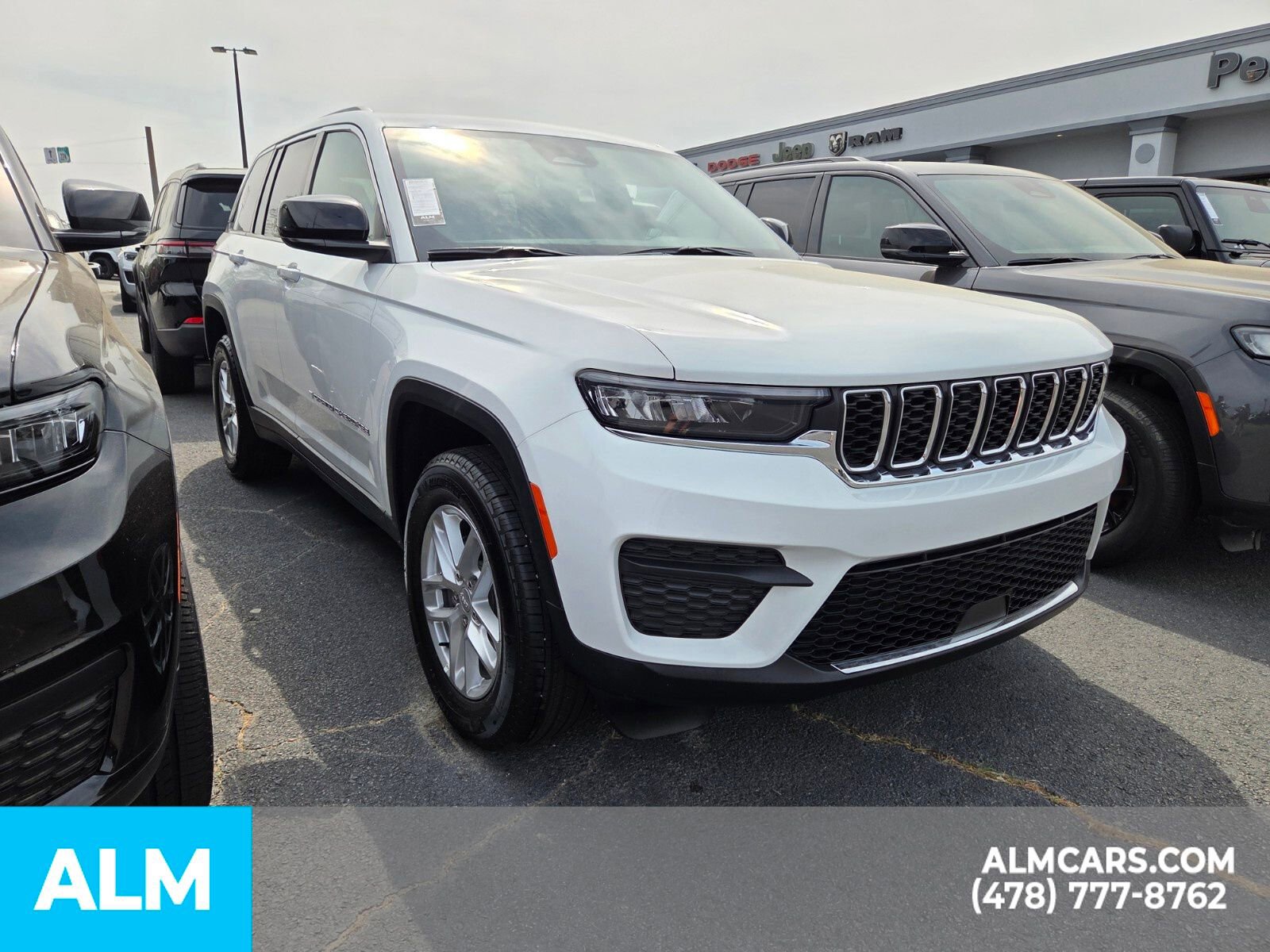 Used 2025 Jeep Grand Cherokee Laredo X w/ Luxury Tech Group I image 19