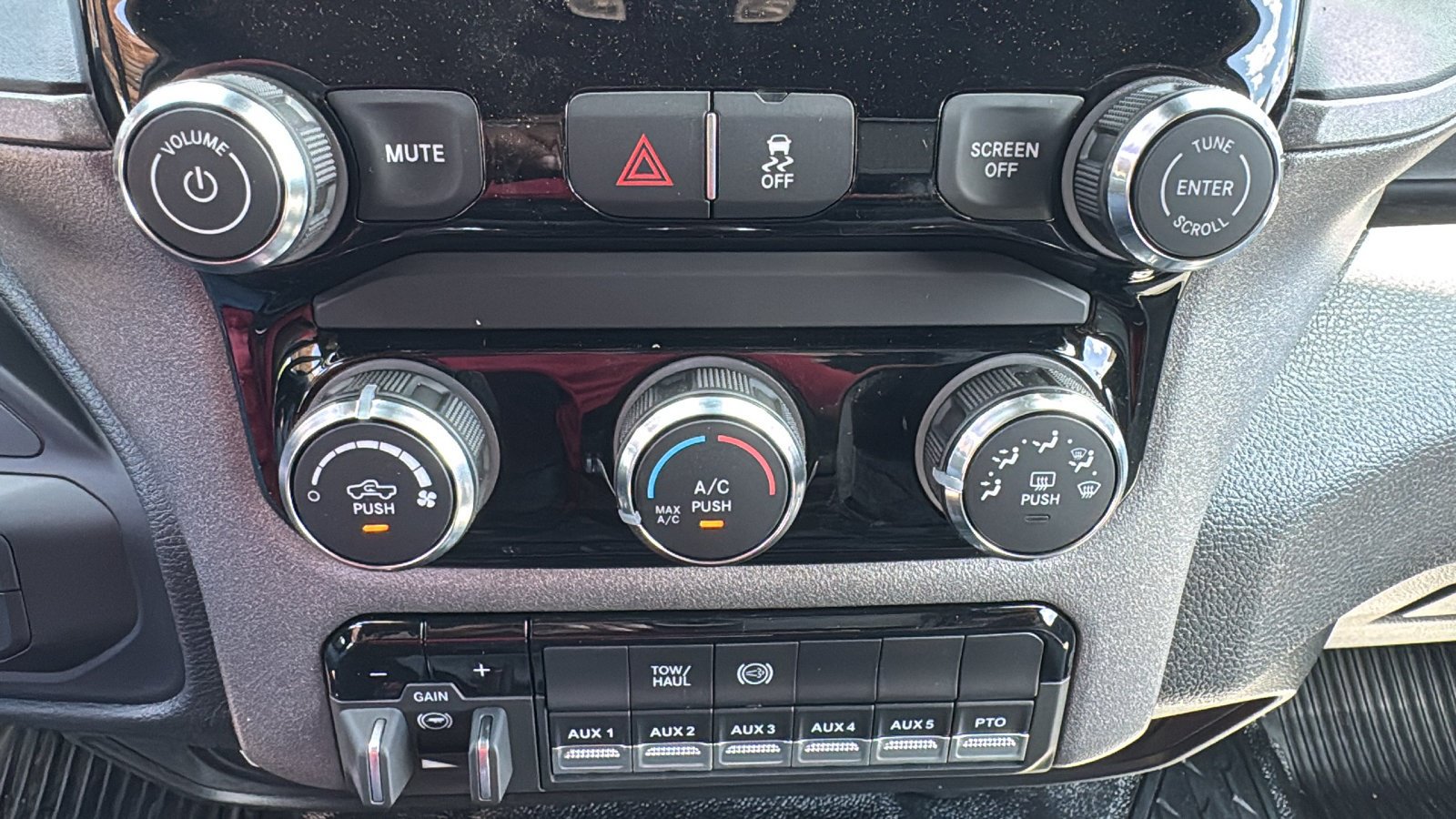 New 2026 RAM 3500 Tradesman w/ Chrome Appearance Group A AWD/4WD image 18