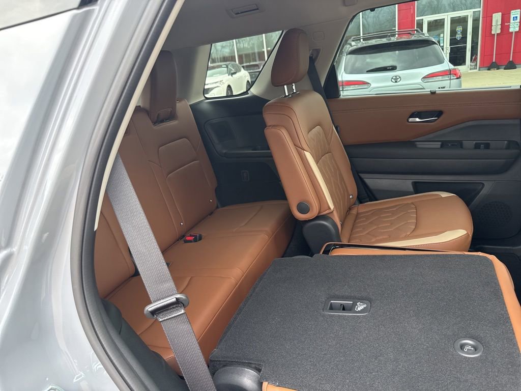 New 2026 Nissan Pathfinder Platinum image 40