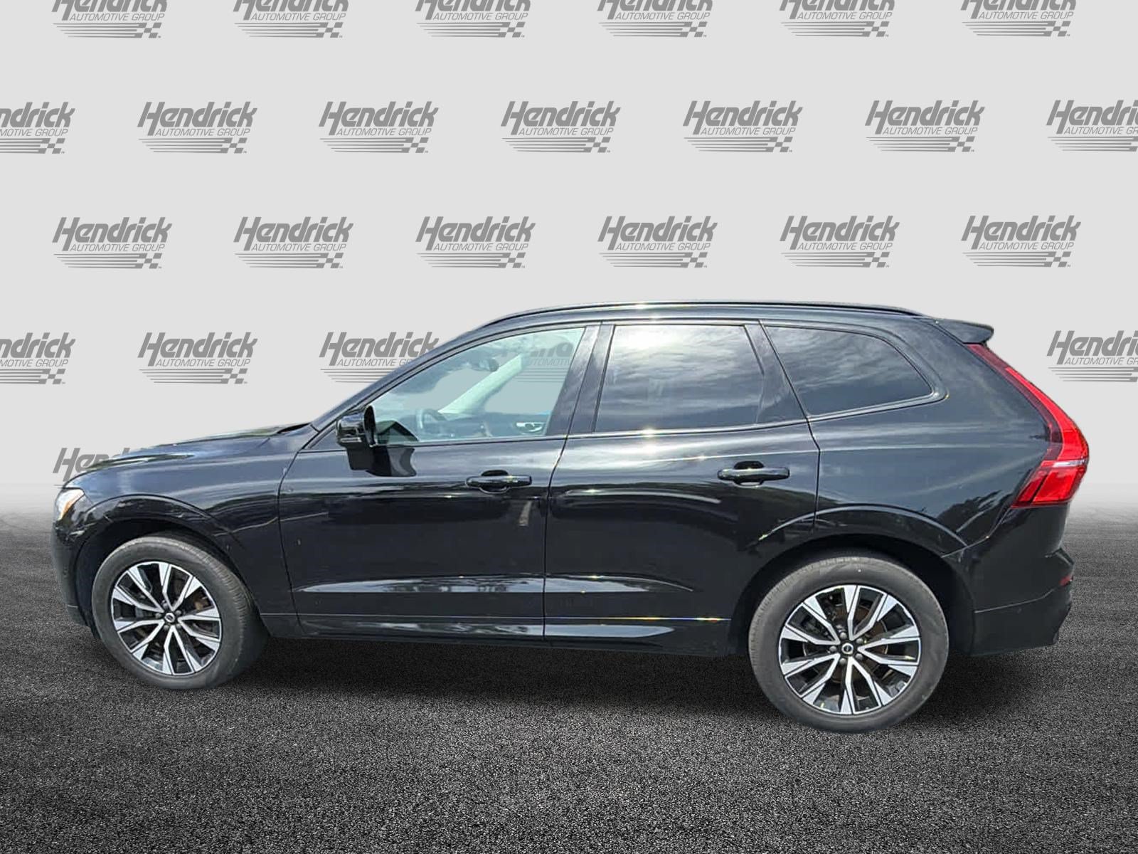 Used 2024 Volvo XC60 B5 Plus w/ Protection Package Premier AWD/4WD image 9
