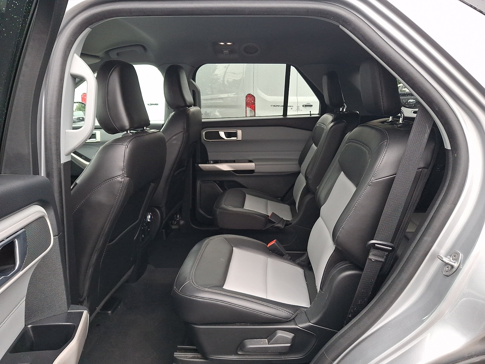 Used 2022 Ford Explorer XLT w/ Equipment Group 202A AWD/4WD image 10