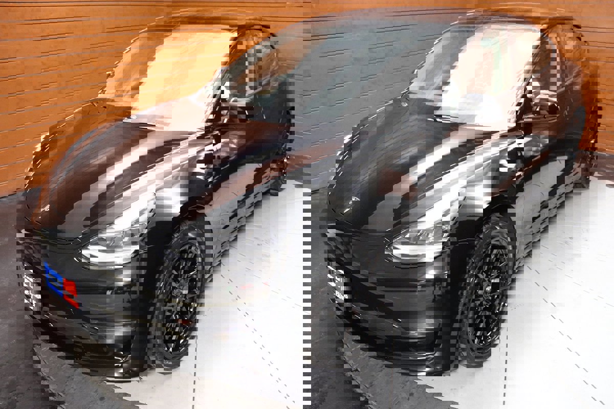 Used 2023 Tesla Model 3 Standard Range image 8