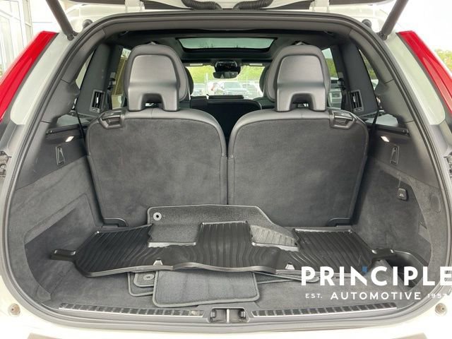 Used 2020 Volvo XC90 T5 Momentum w/ Protection Package Premier FWD image 11