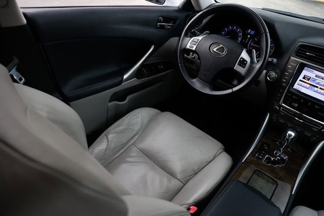 Used 2011 Lexus IS 350 4dr Sedan RWD image 25