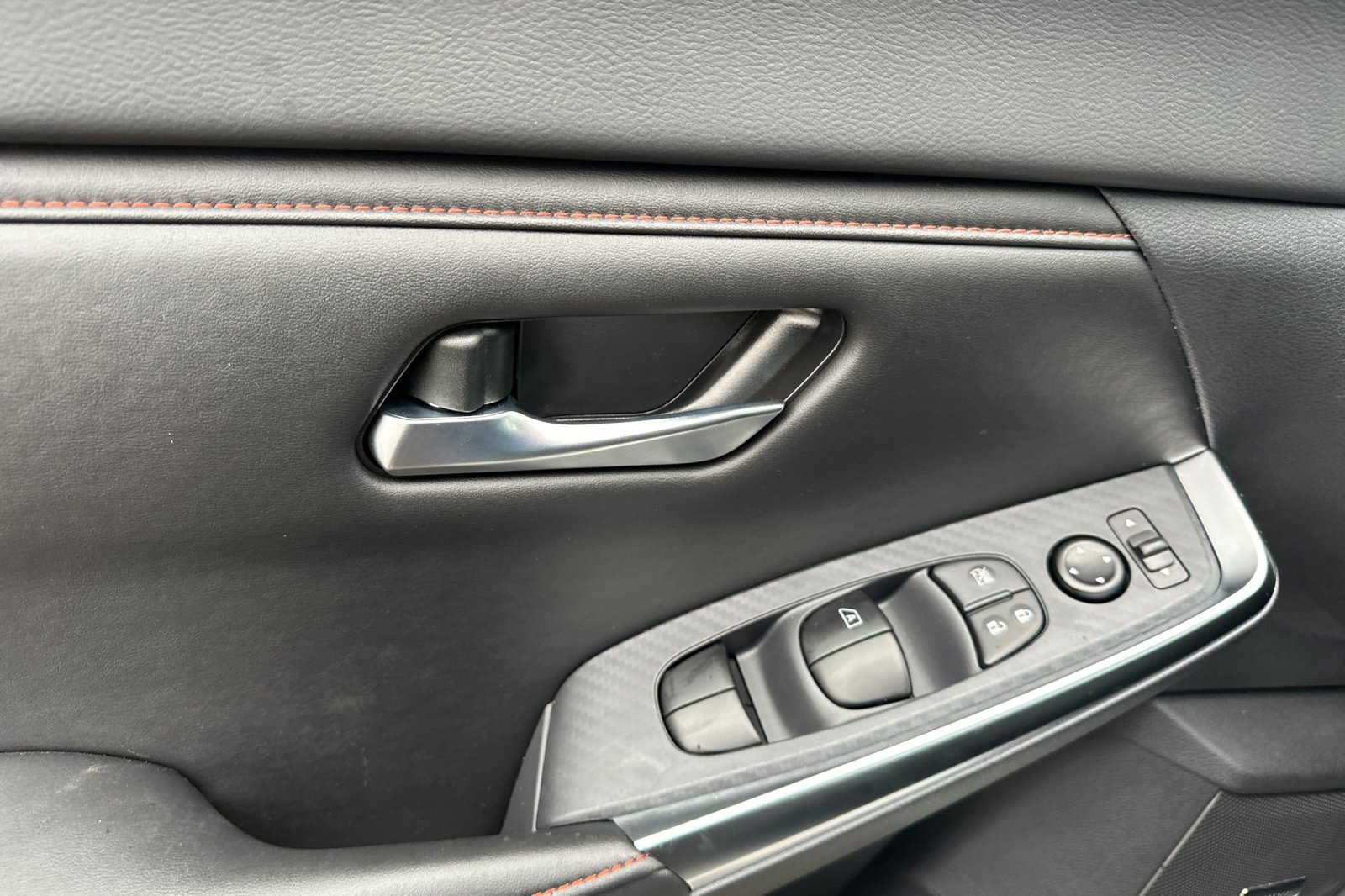 Used 2025 Nissan Sentra SR w/ SR Premium Package image 9