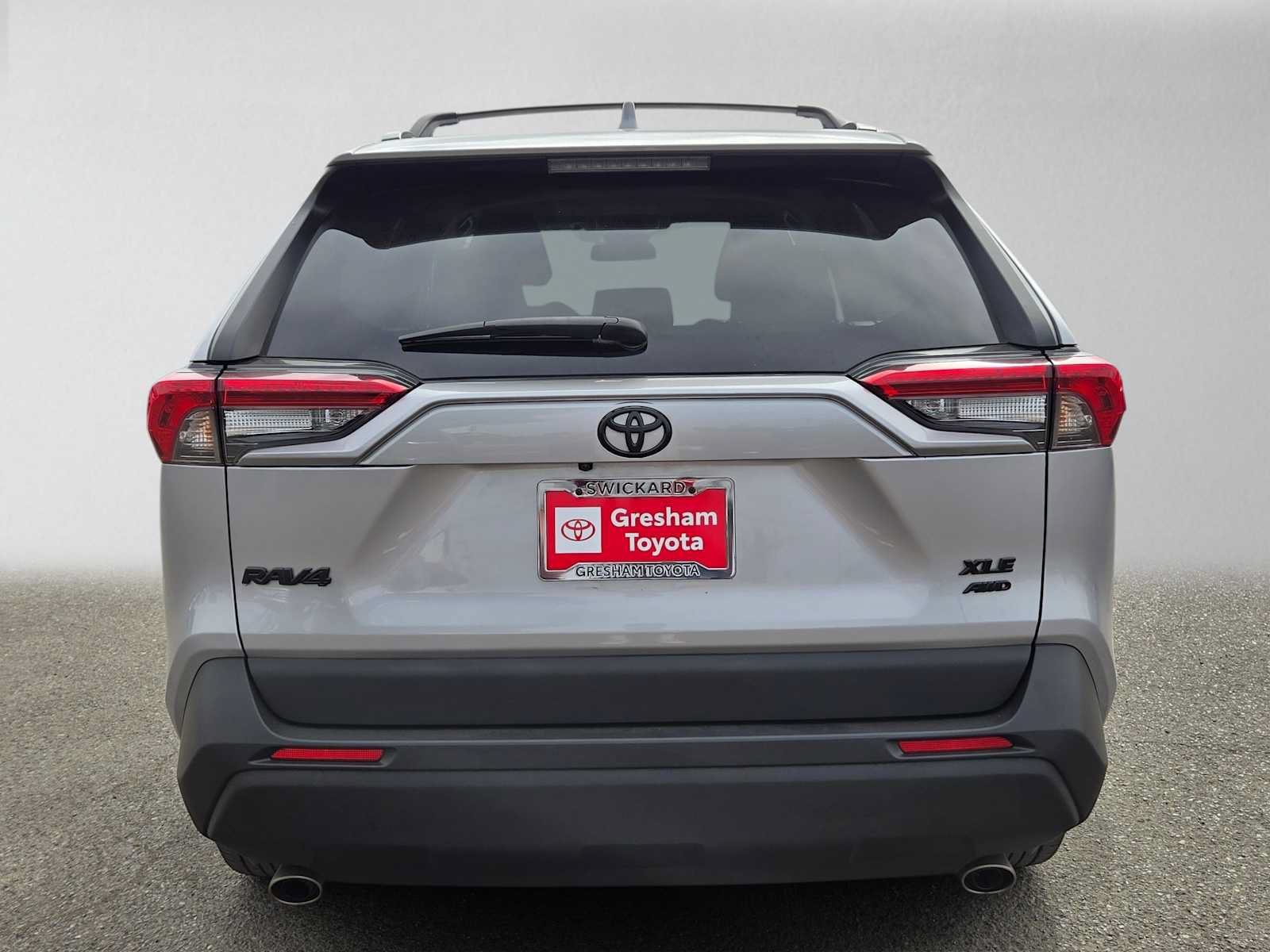 Used 2023 Toyota RAV4 XLE AWD/4WD image 4