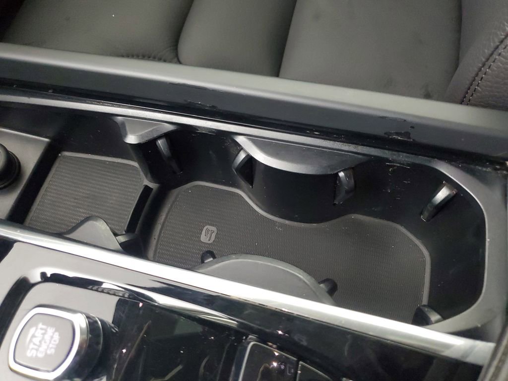 Certified 2024 Volvo XC60 B5 Plus w/ Protection Package Premier AWD/4WD image 31