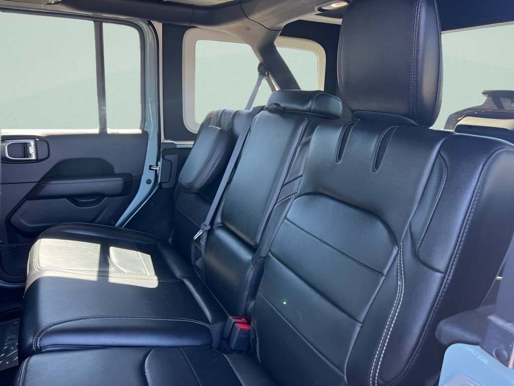 Used 2023 Jeep Wrangler Unlimited Sahara AWD/4WD image 17