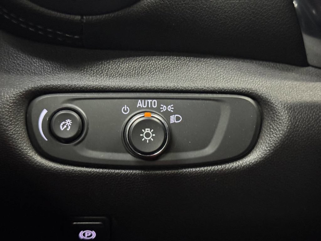Used 2019 Chevrolet Blazer LT FWD image 33