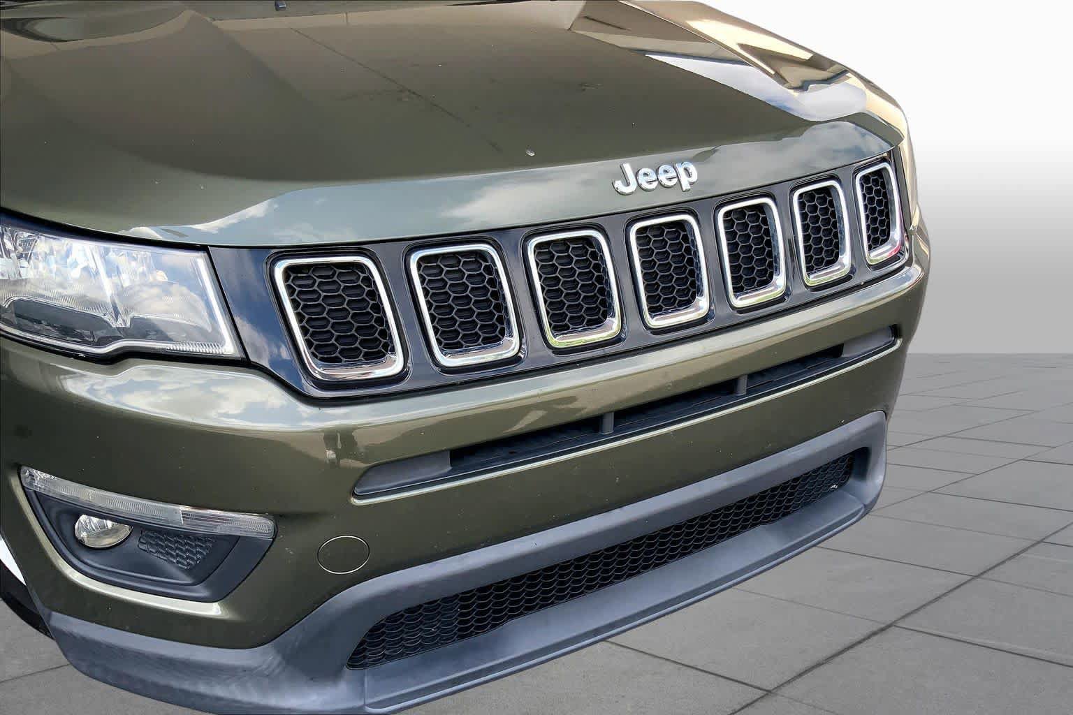 Used 2018 Jeep Compass Latitude w/ Popular Equipment Group FWD image 30