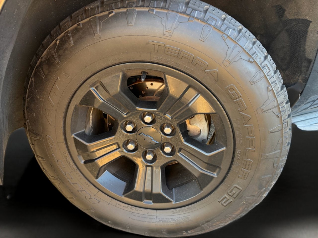 Used 2016 Chevrolet Suburban LT RWD image 3