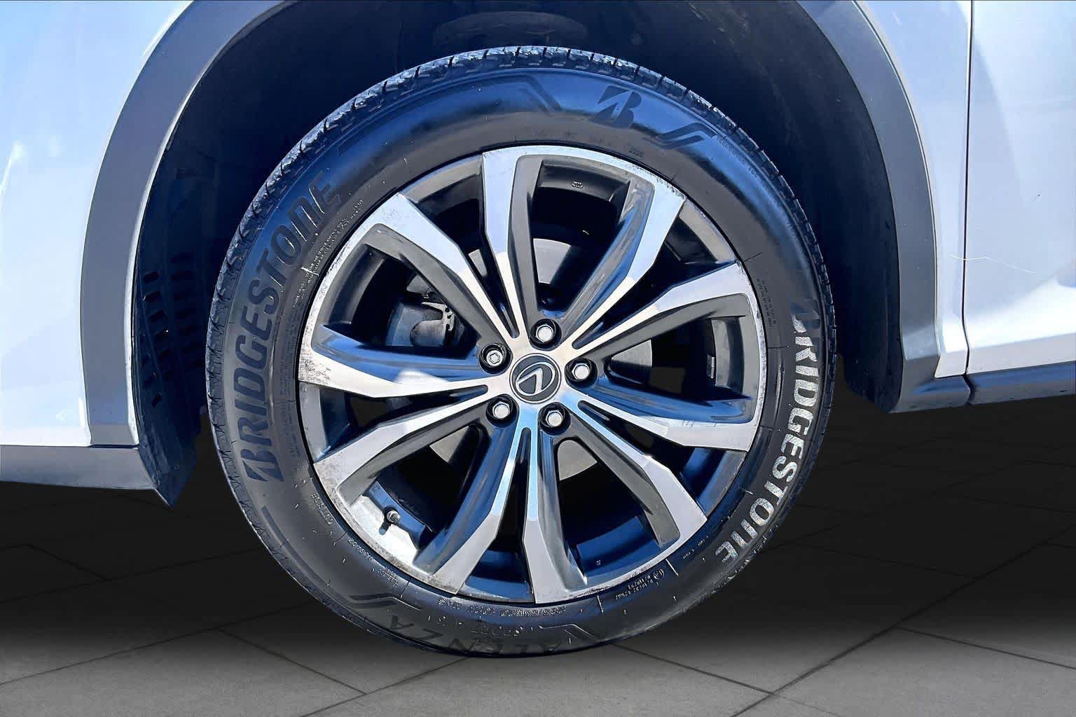 Used 2020 Lexus RX 350L Premium w/ Premium Package AWD/4WD image 11