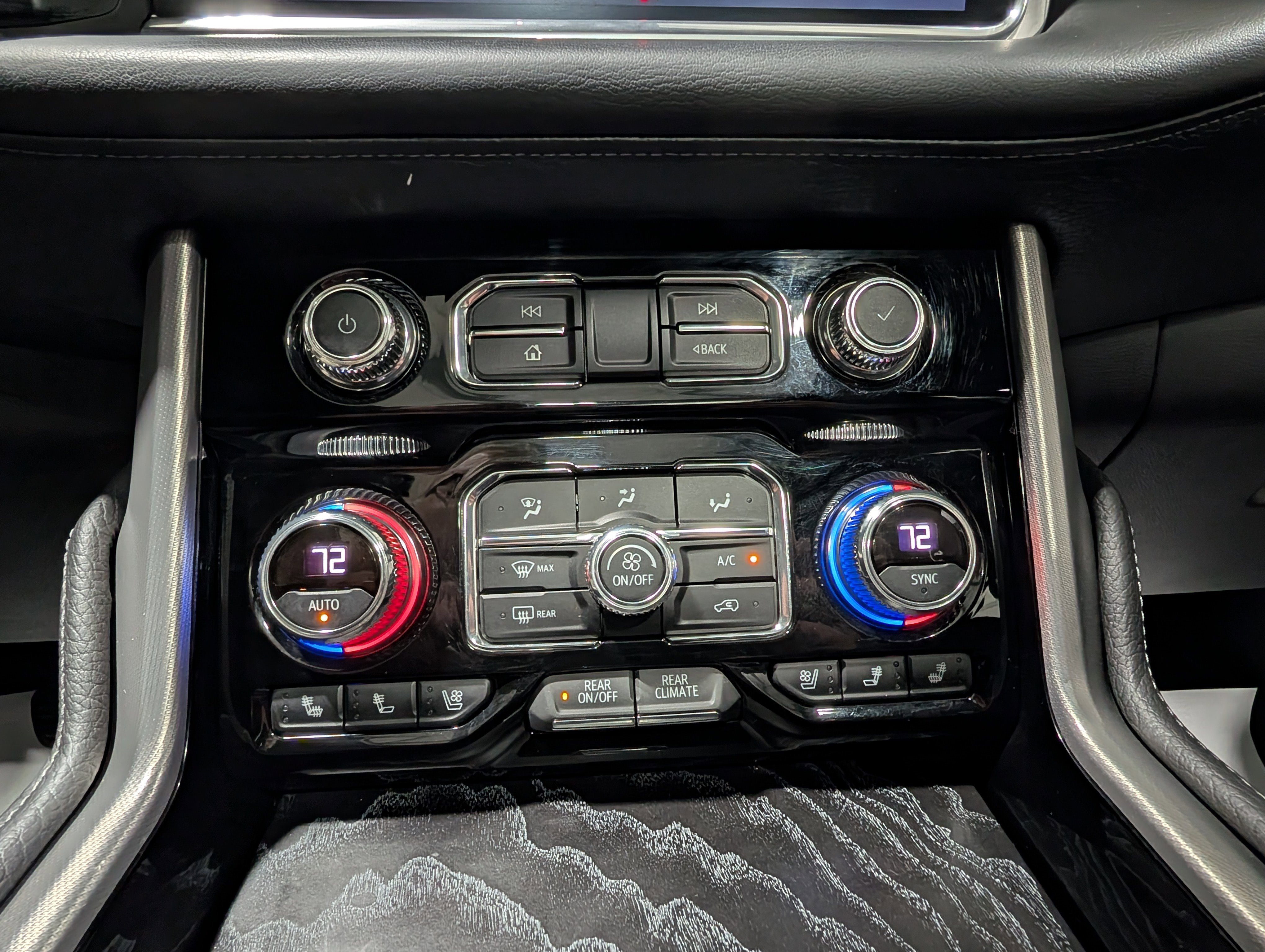 Used 2022 GMC Yukon Denali AWD/4WD image 26