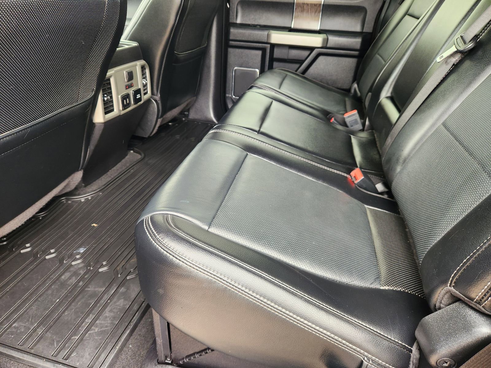 Used 2019 Ford F250 Lariat w/ Lariat Ultimate Package AWD/4WD image 29