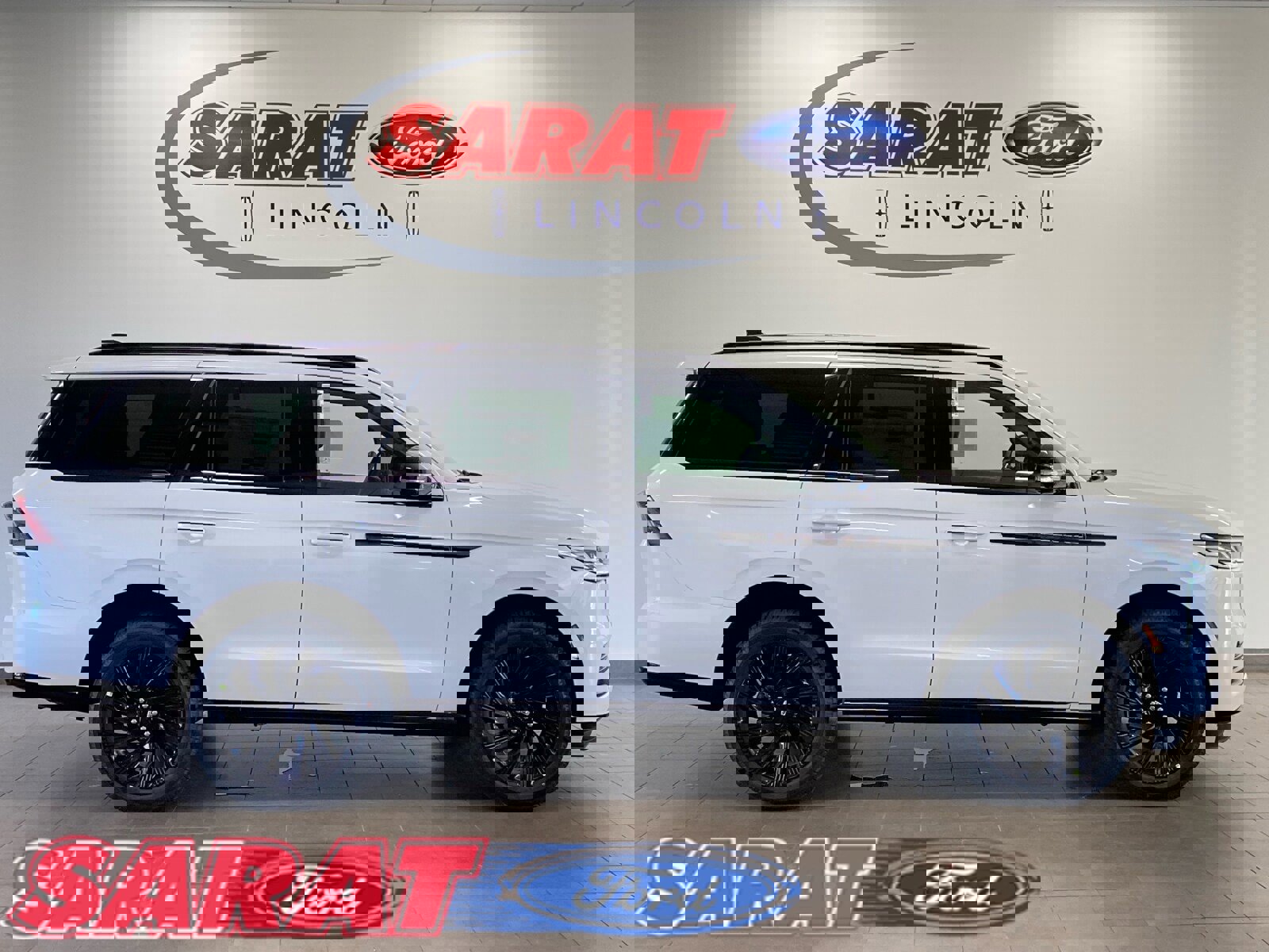 Used 2025 Lincoln Navigator Reserve w/ Jet Appearance Package image 1