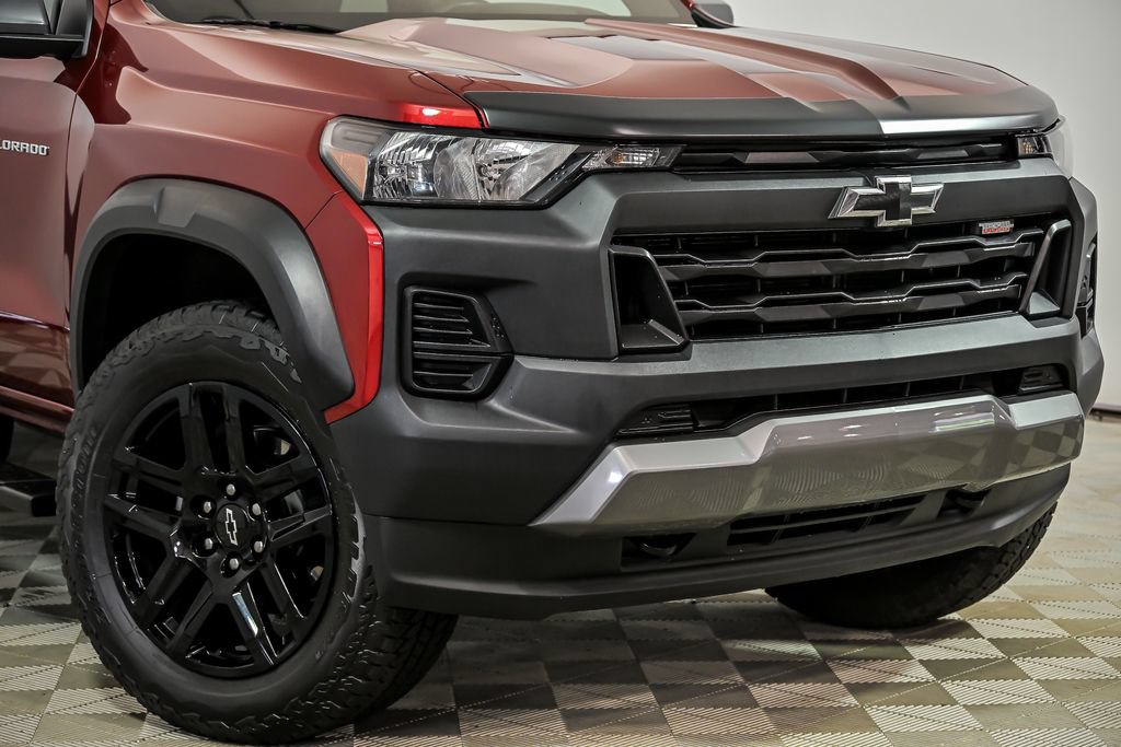 Used 2025 Chevrolet Colorado Trail Boss AWD/4WD image 2