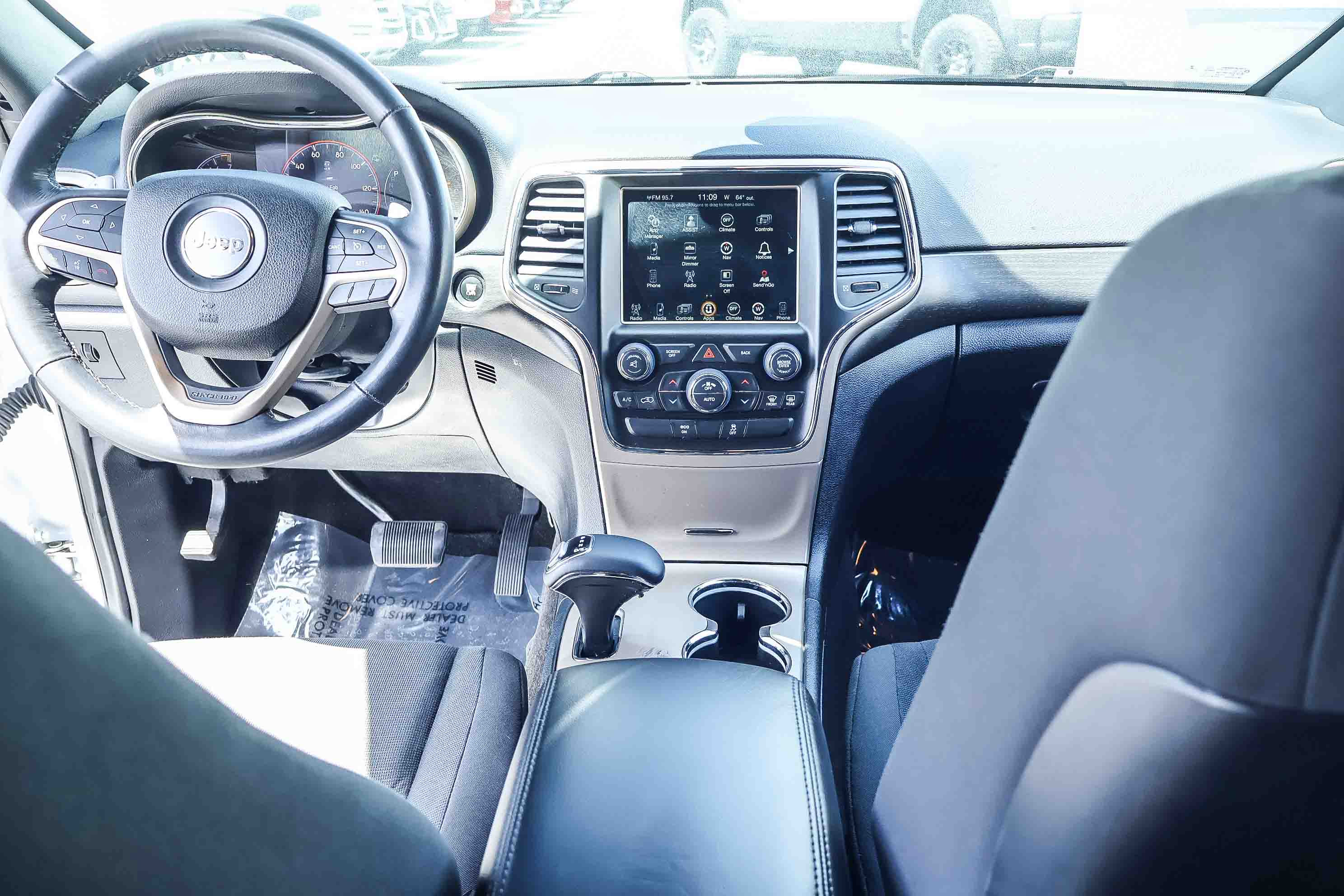 Used 2015 Jeep Grand Cherokee Laredo w/ Quick Order Package 23E AWD/4WD image 6