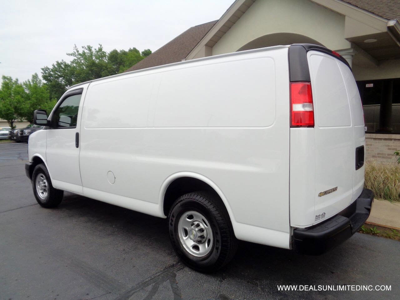 Used 2021 Chevrolet Express 2500 image 4