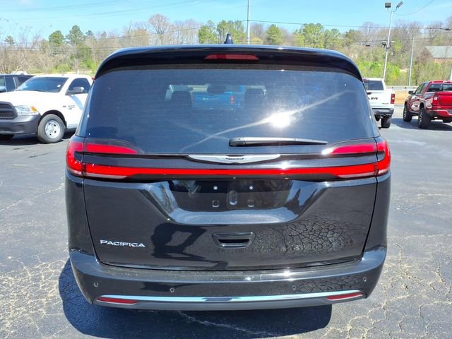 Used 2025 Chrysler Pacifica Select image 15