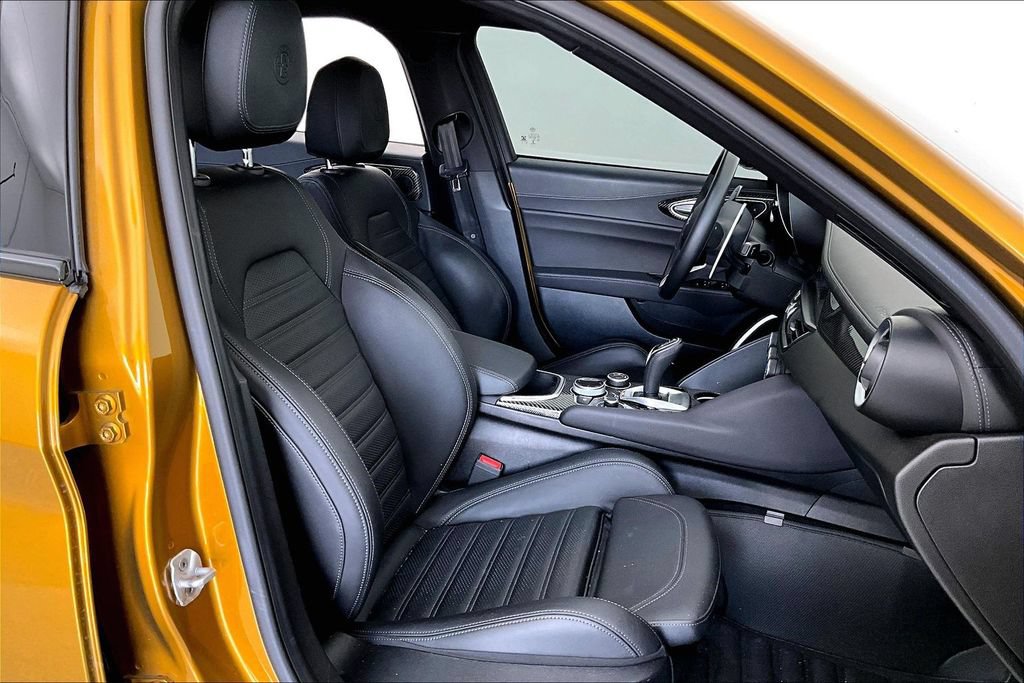 Used 2023 Alfa Romeo Giulia Quadrifoglio RWD image 8