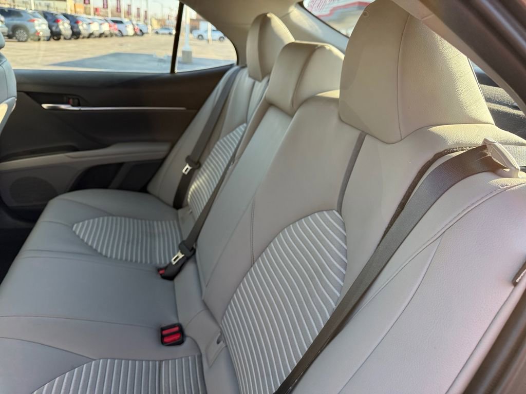 Used 2021 Toyota Camry SE w/ Cold Weather Package image 23