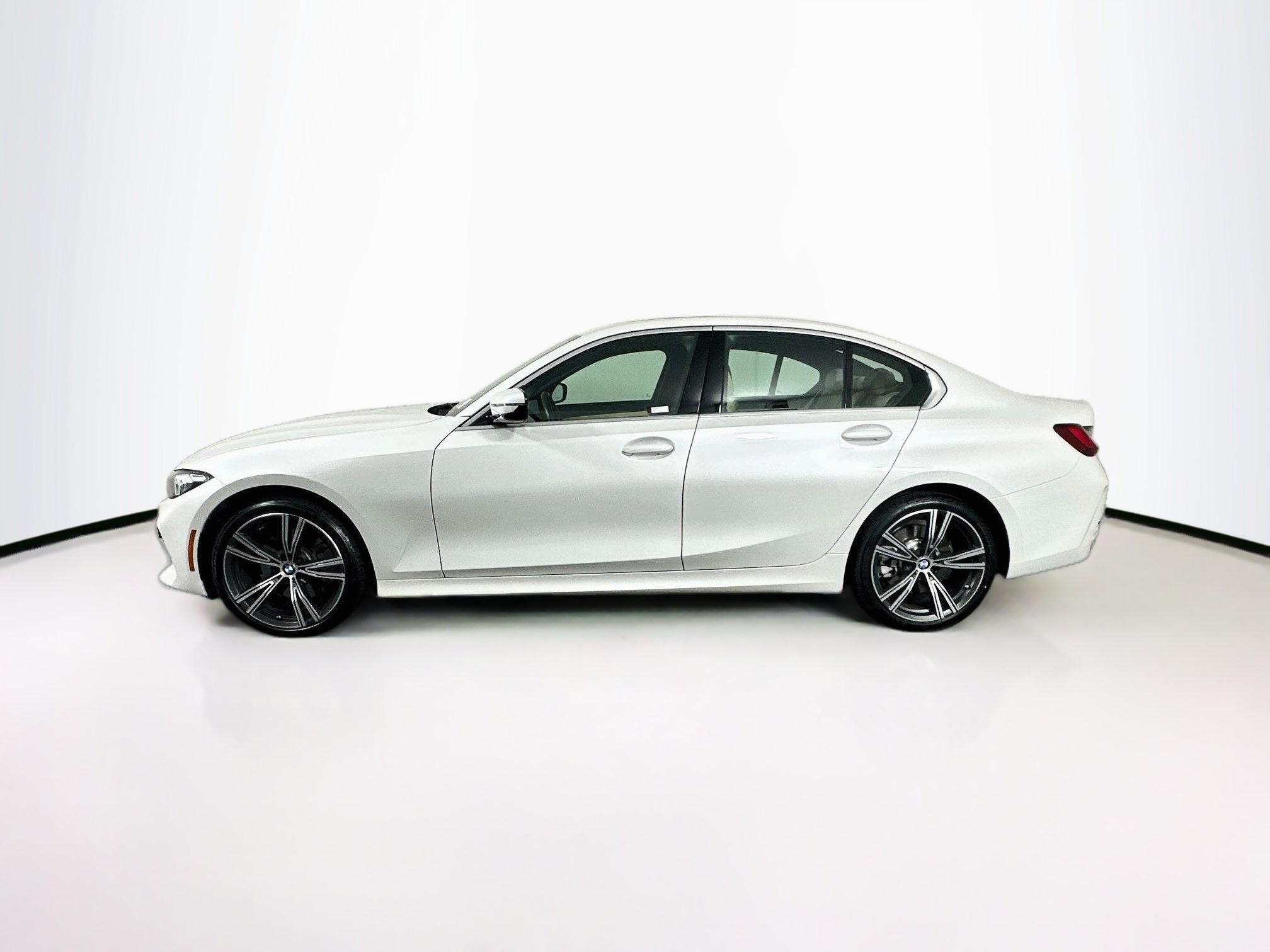 Used 2024 BMW 330i Sedan w/ Premium Package RWD image 4