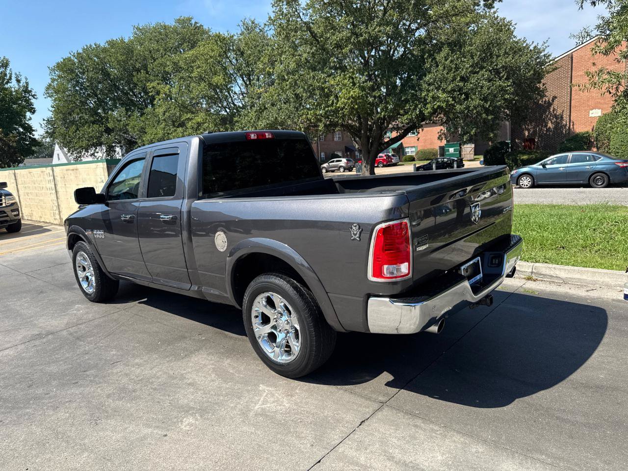 Used 2016 RAM 1500 Laramie AWD/4WD image 9