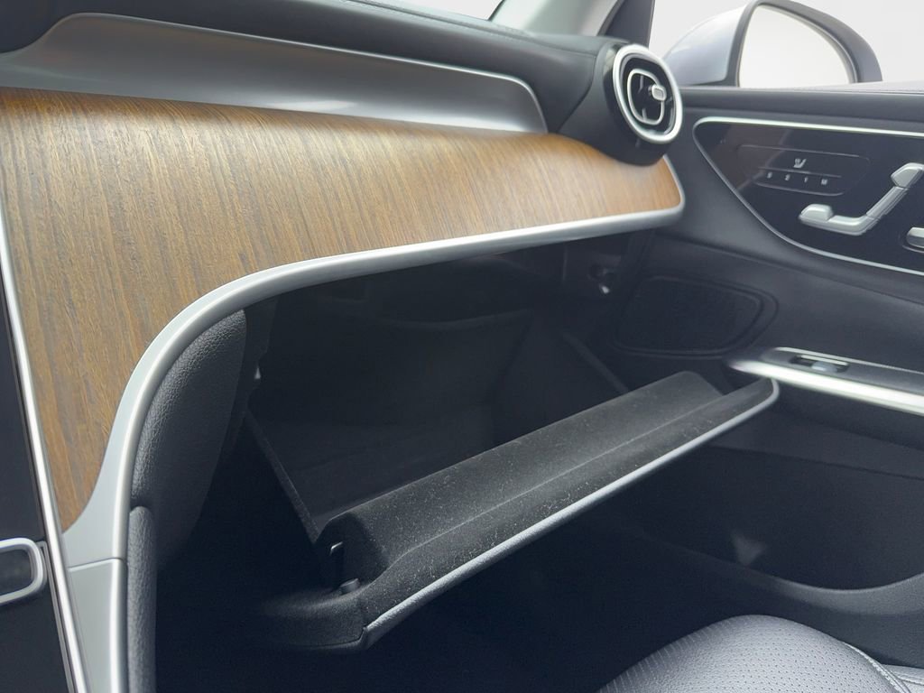 Used 2024 Mercedes-Benz GLC 300 4MATIC image 27