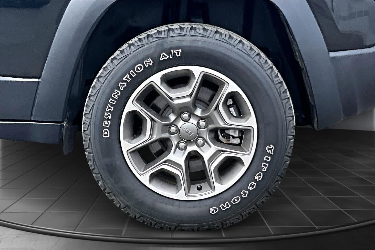 Used 2022 Jeep Cherokee Trailhawk image 36