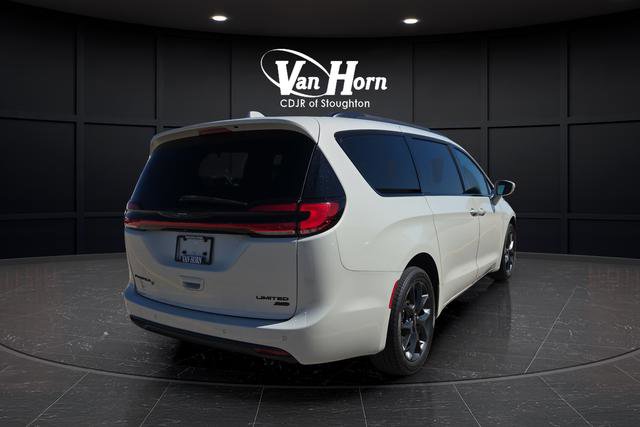 Used 2021 Chrysler Pacifica Limited w/ S Appearance Package AWD/4WD image 3