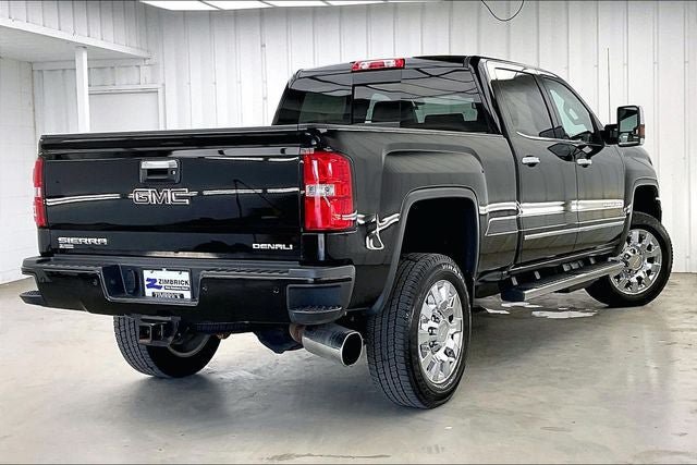 Used 2018 GMC Sierra 2500 Denali w/ Duramax Plus Package AWD/4WD image 12