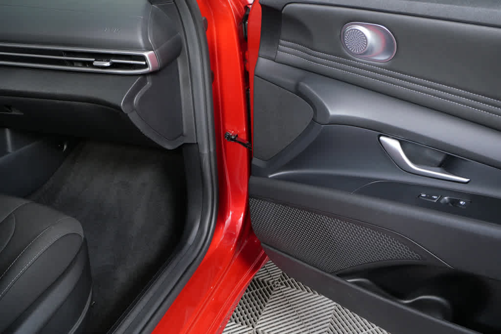 Certified 2023 Hyundai Elantra SEL w/ Convenience Package image 21