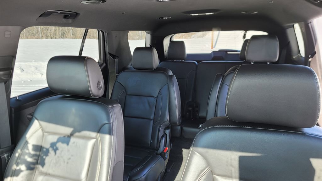 Used 2023 Chevrolet Traverse LT image 25