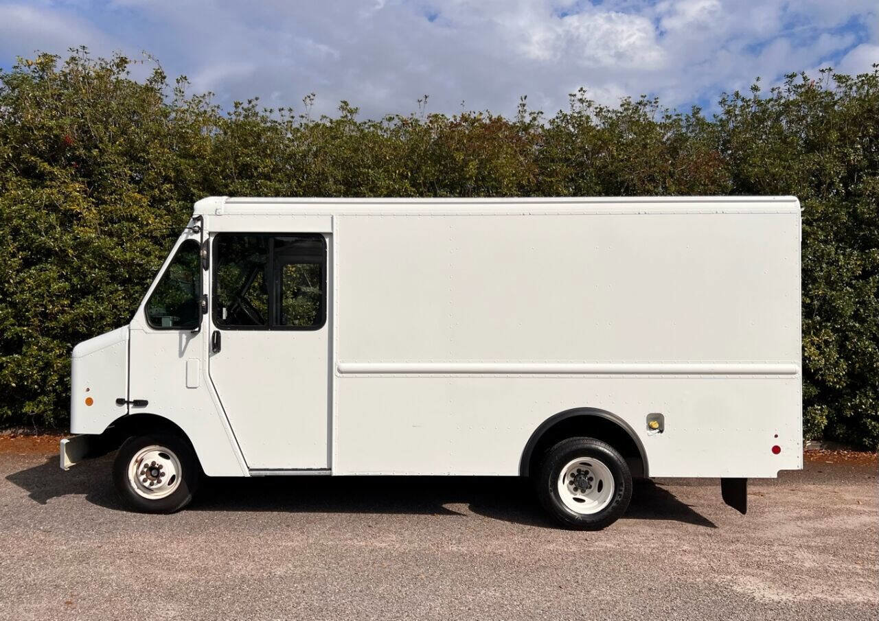 Used 2014 Ford E-350 and Econoline 350 Super Duty w/ A/C Prep Package image 4