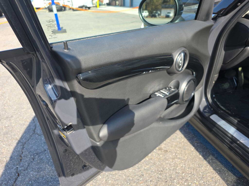 Used 2019 MINI Cooper S image 12