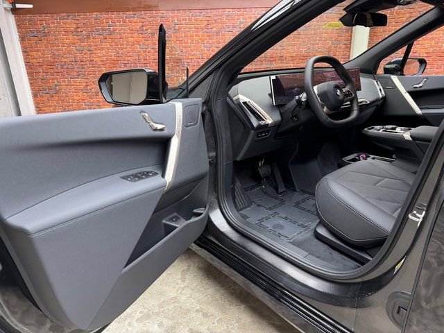Used 2026 BMW iX xDrive60 image 9