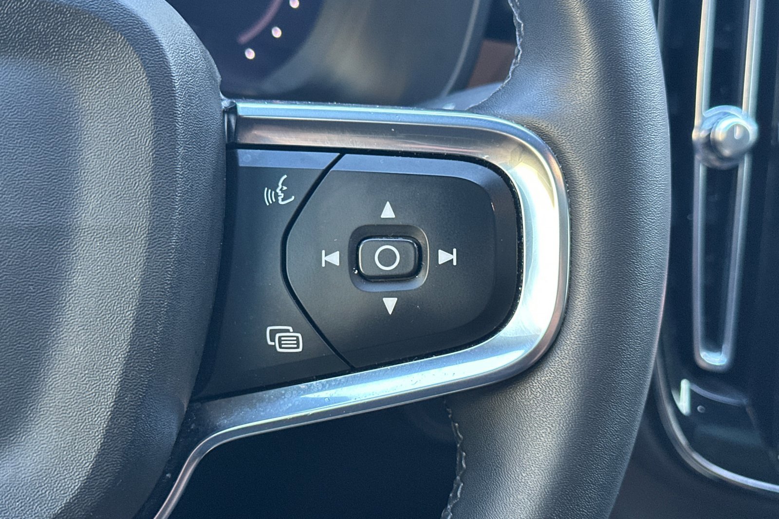 Certified 2023 Volvo C40 P8 Recharge Ultimate image 28